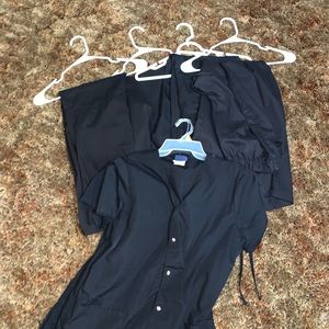 BLACK SCRUBS MEDIUMS. 4 BOTTOMS 2 TOPS